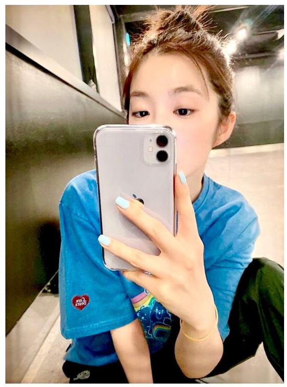 Red Velvet Irene's Mirror Selfies 778704