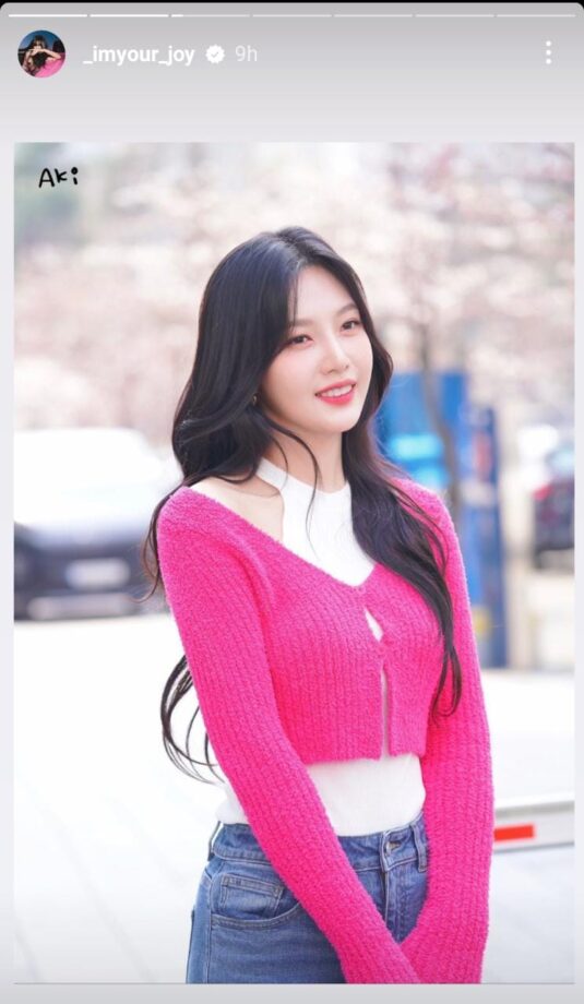 Red Velvet Joy Is The Prettiest Style Queen In A Magenta Jacket And Blue Jeans 791527