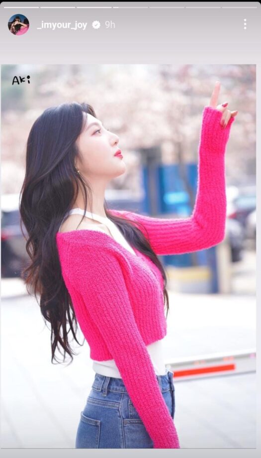 Red Velvet Joy Is The Prettiest Style Queen In A Magenta Jacket And Blue Jeans 791528