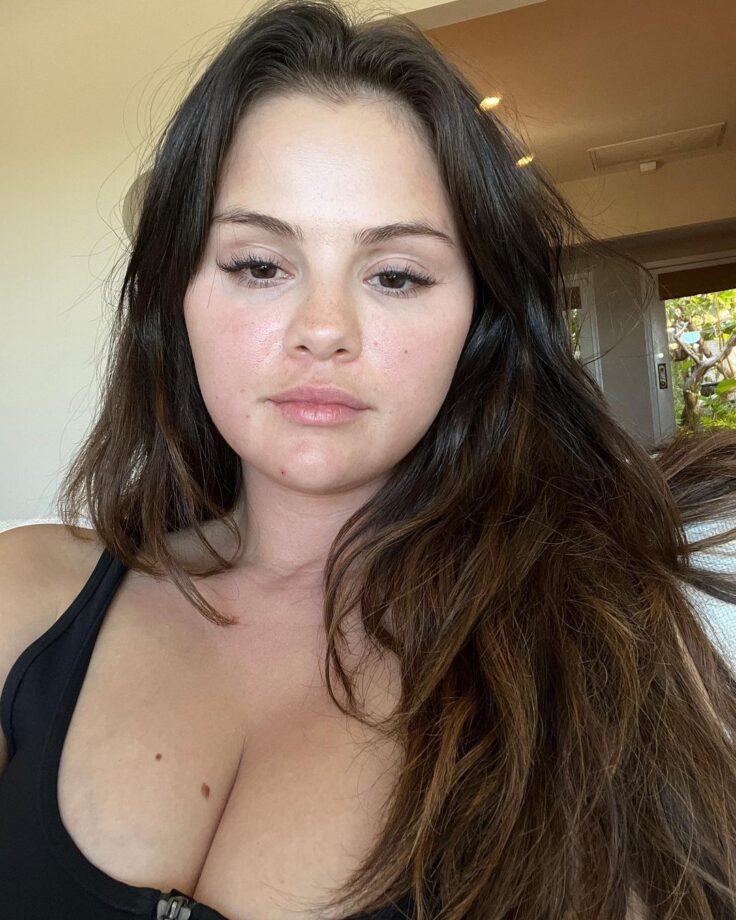 Selena Gomez Flaunts Her Flawless Complexion In No-Makeup Selfies, See Pics 785042