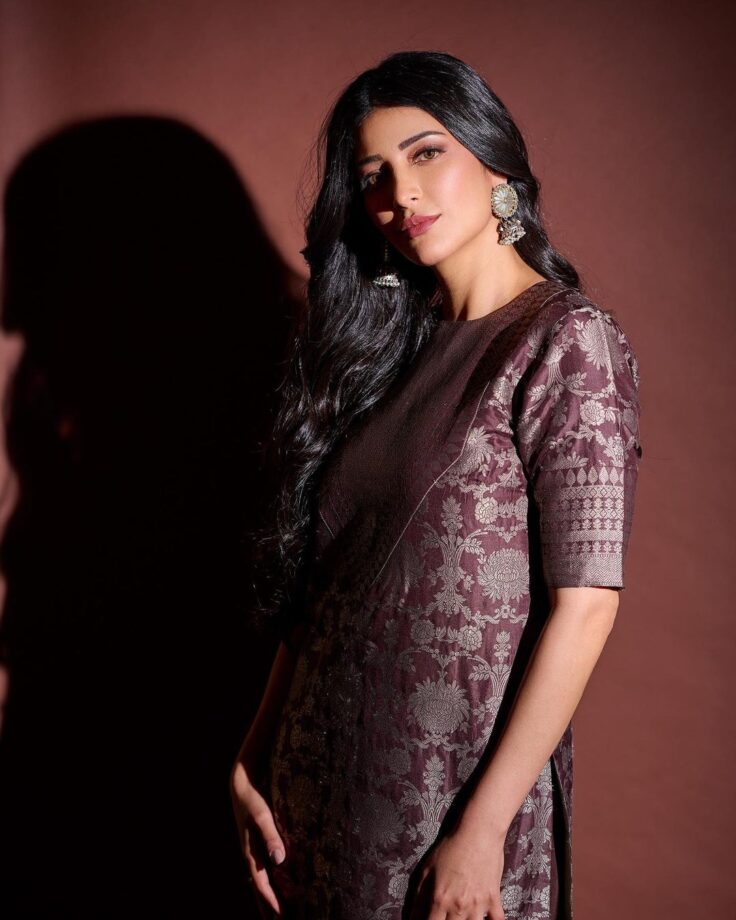 Shruti Haasan Looks Ethereal In A Brown And Silver Floral Printed Kurta Set 780293