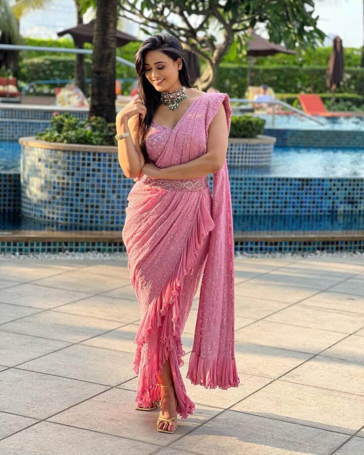 Shweta Tiwari rolls back clock in stunning pink belted shimmery saree, we are crushing 792293