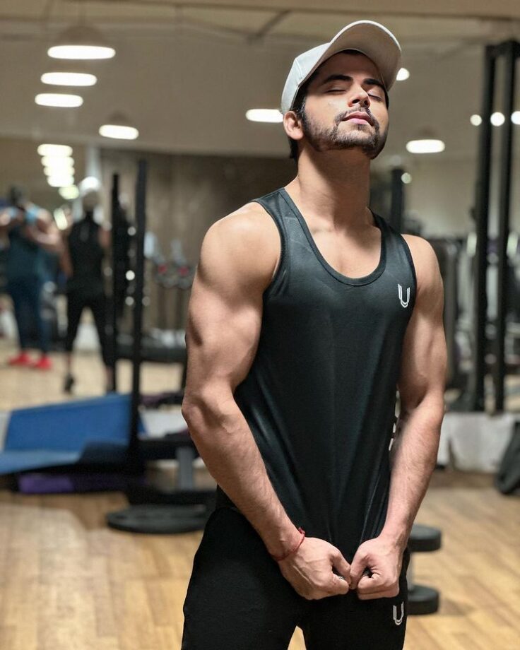 Siddharth Nigam shares chiseled physique snap from his 'happy place', Avneet Kaur says, "Happy..." 782048