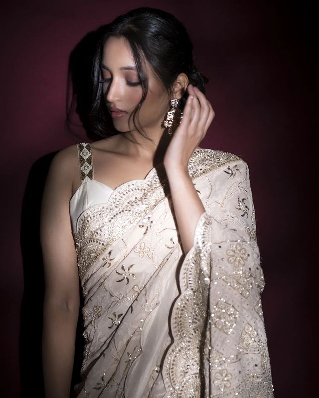 Srinidhi Shetty VS Tapsee Pannu: Who Is Glamorous In White Saree? 781805