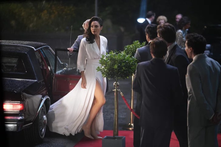 Style Crush: Gal Gadot's Fashion Game In White Outfits Will Leave You Mesmerised 781424