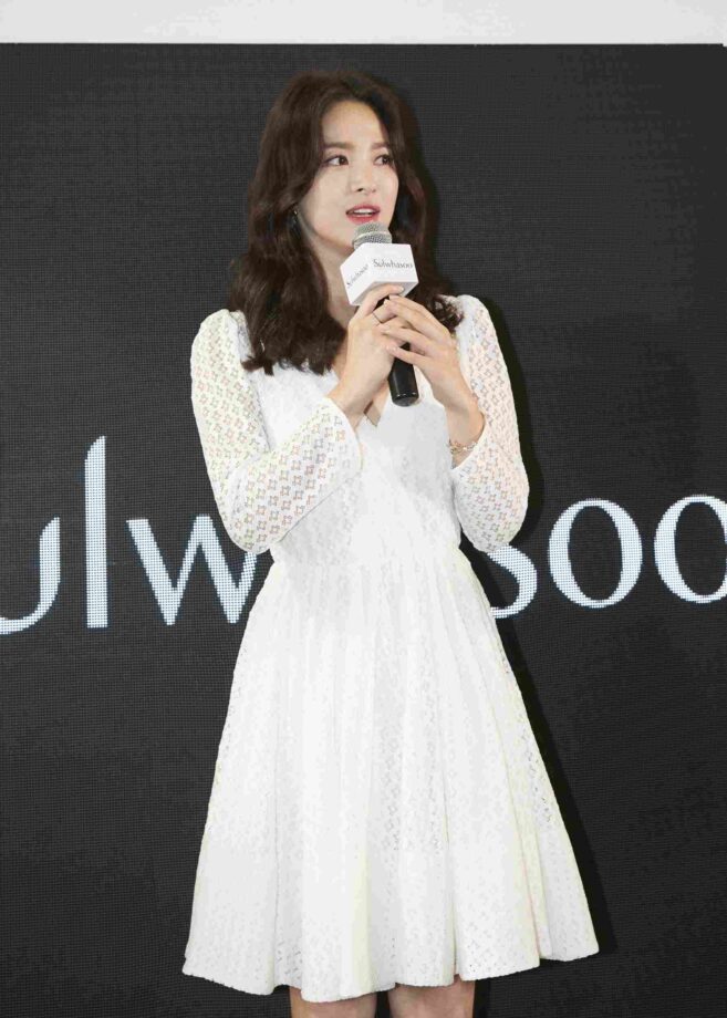 Times Song Hye-kyo Served Sizzling Looks In White Ensembles 780470
