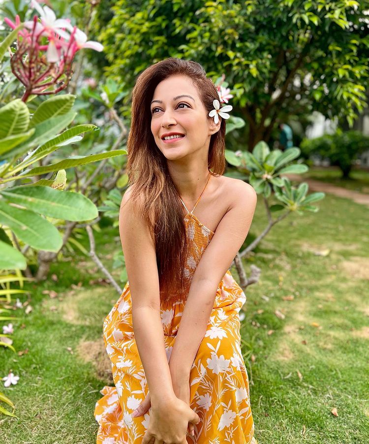 TMKOC diva Sunayana Fozdar's floral maxi outfit is droolworthy 784504