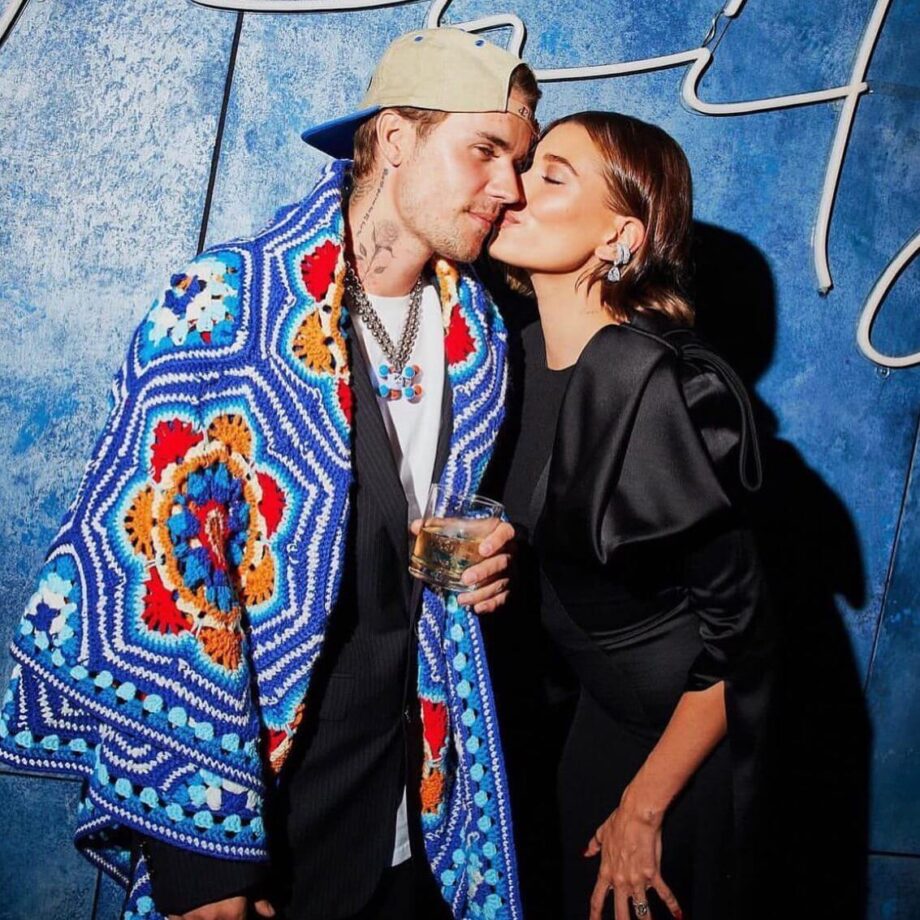 Trending: Justin Bieber gets romantic kiss from wife Hailey Baldwin, internet is in awe 785003