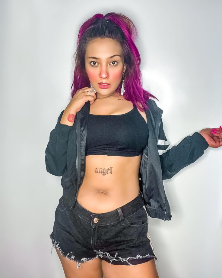Trending: When Aashika Bhatia slayed internet in black bralette top and denim shorts to flaunt curvaceous midriff 791264