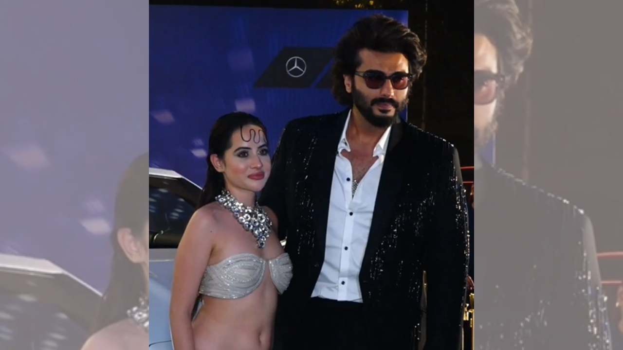 Viral Video: Urfi Javed and Arjun Kapoor get candid at an event 780694