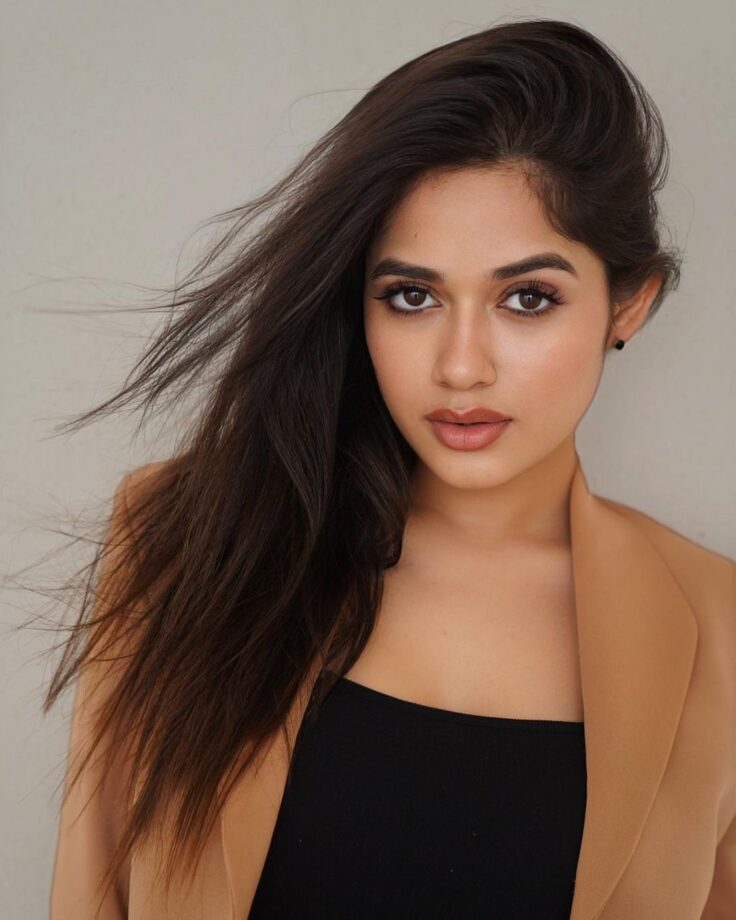 Want to slay in monotone pantsuits? Jannat Zubair Rahmani is your ultimate inspiration 785612