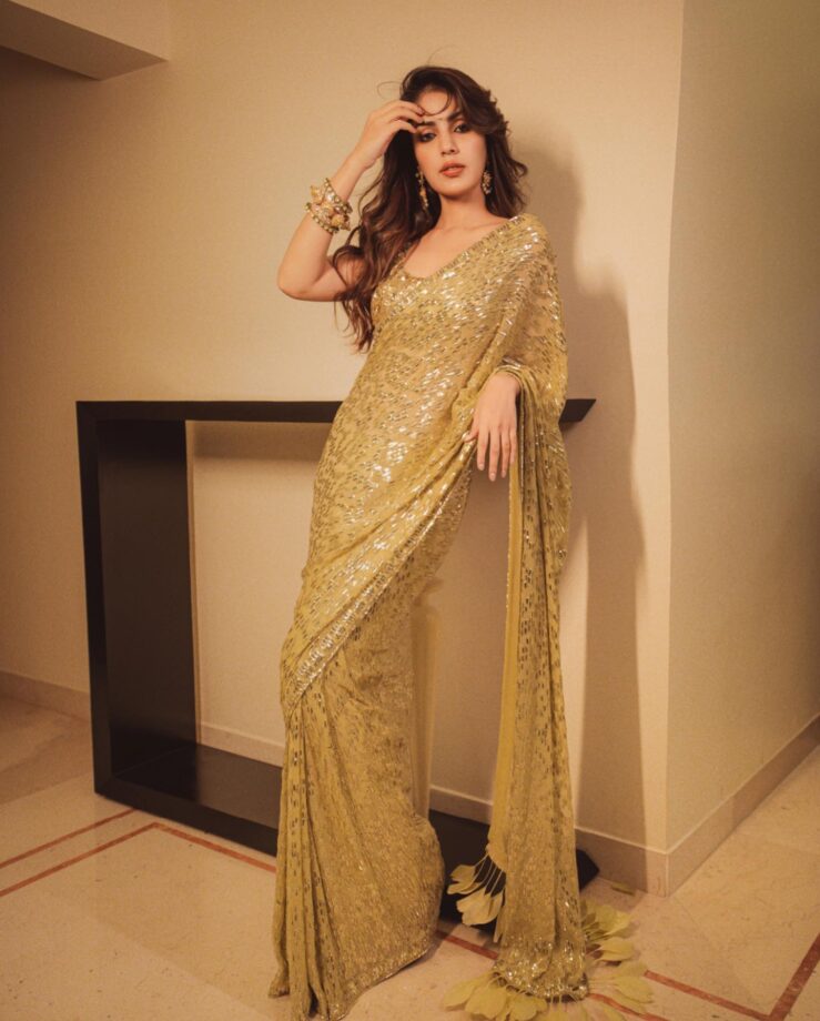 What A Diva: 5 traditional outfits that you should definitely steal from Rhea Chakraborty's festive wardrobe 788460