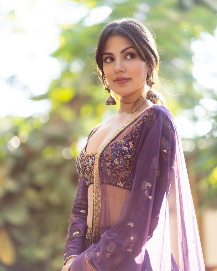 What A Diva: 5 traditional outfits that you should definitely steal from Rhea Chakraborty's festive wardrobe 788466
