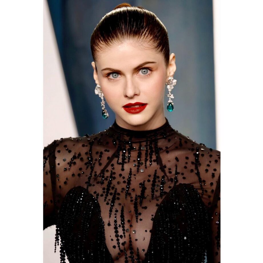 Alexandra Daddario Looks Drop-Dead Gorgeous In Black Sequined Outfits 792885