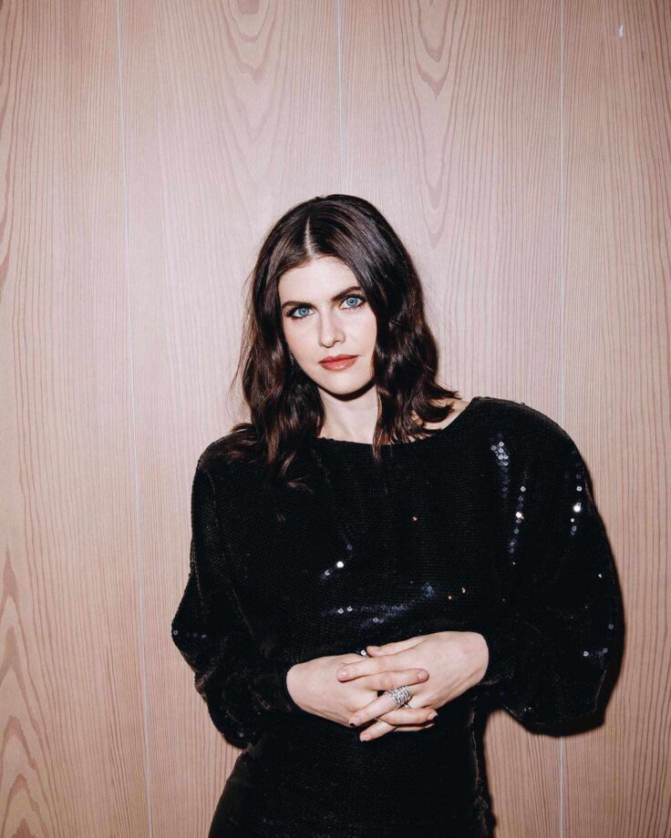 Alexandra Daddario Looks Drop-Dead Gorgeous In Black Sequined Outfits 792888