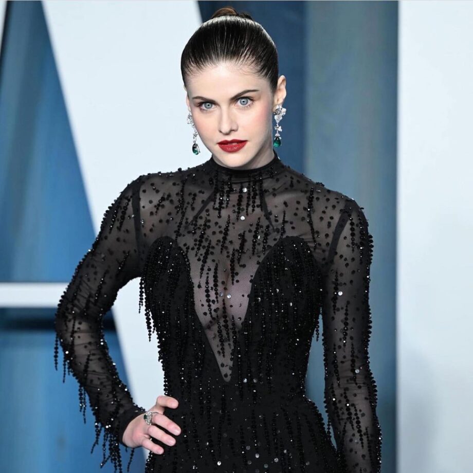 Alexandra Daddario Looks Drop-Dead Gorgeous In Black Sequined Outfits 792883