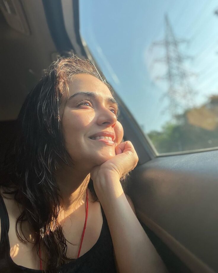 Amruta Khanvilkar On Her Way To Where In These Sunkissed Pictures; Find Out 799780