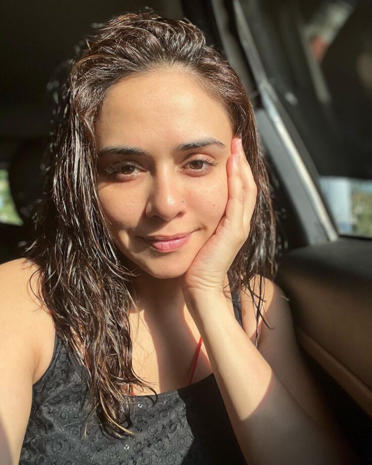 Amruta Khanvilkar On Her Way To Where In These Sunkissed Pictures; Find Out 799778