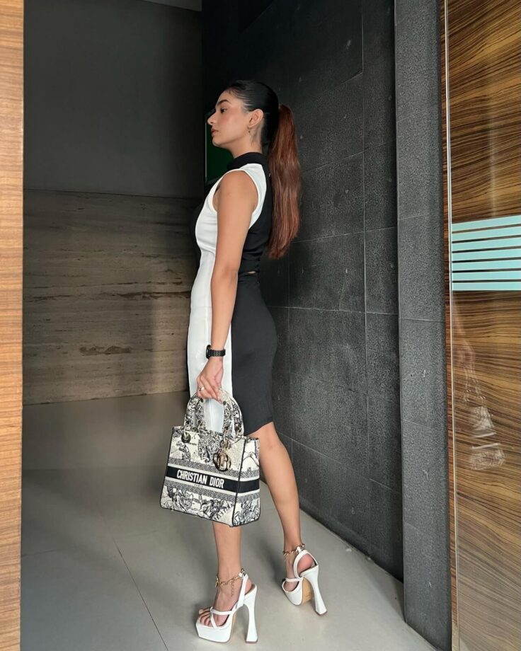 Anushka Sen is all about 'chessboard' vibes in new bodycon dress, see pics 794497