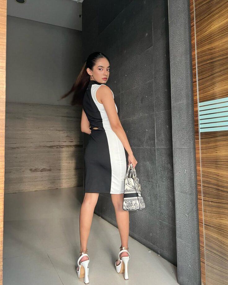 Anushka Sen is all about 'chessboard' vibes in new bodycon dress, see pics 794498
