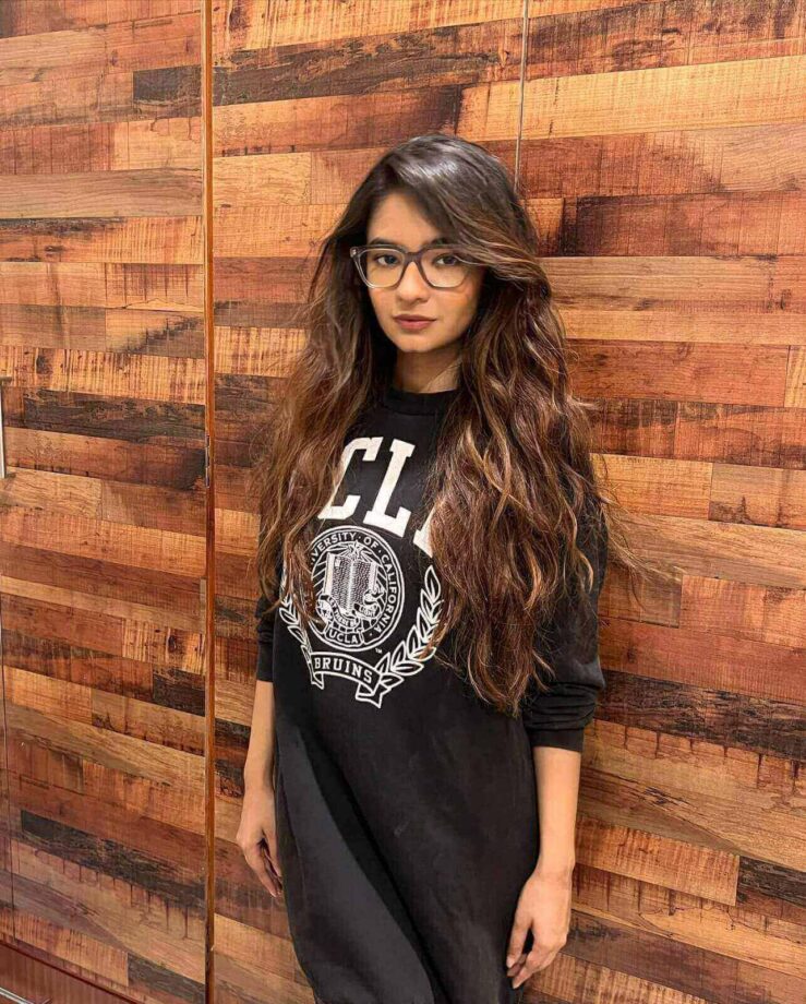 Anushka Sen melts internet in latest photodump, get eyewear fashion inspiration 802065