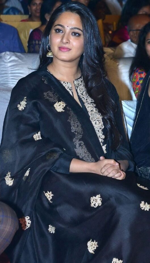 Anushka Shetty’s ethnic wardrobe staples can be your go-to picks for festive events 796823