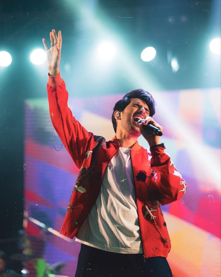 Armaan Malik Enjoys Stage Life From Last Night Concert; Fans Can't Thank Enough 797969