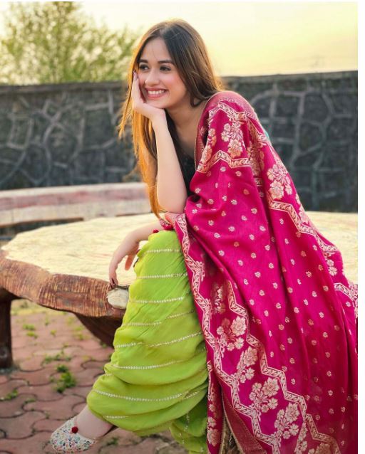 Avneet Kaur, Jannat Zubair, Shivangi Joshi Flaunt Their Colourful Salwar Suit Style 801012
