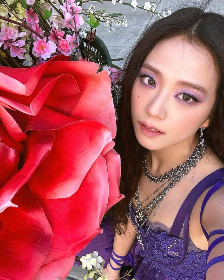 Blackpink Jisoo's Looks Spectacular In Purple Dress, Exudes Mysterious Glow 794442