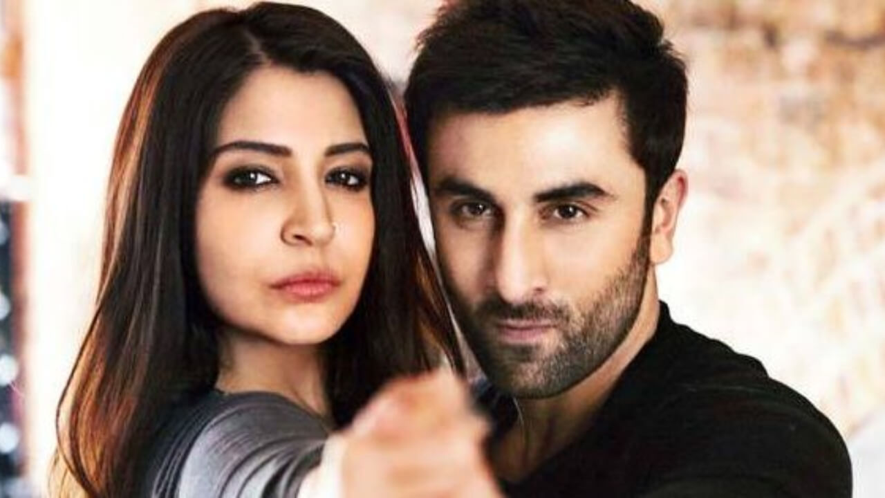 Check out this throwback video of Anushka Sharma and Ranbir Kapoor fighting like kids 798629