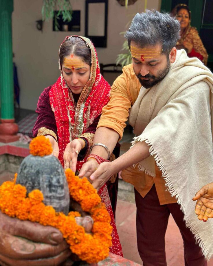 Couple Goals: Yami Gautam and Aditya Dhar pray to lord Shiva and Durga on special occasion, see latest photos 794880
