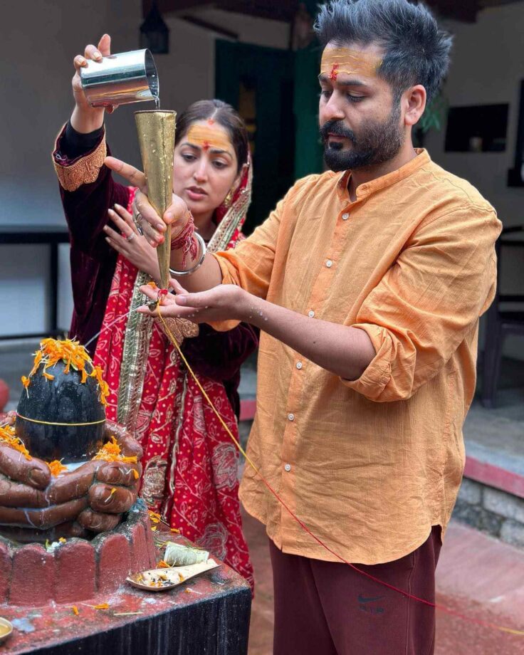 Couple Goals: Yami Gautam and Aditya Dhar pray to lord Shiva and Durga on special occasion, see latest photos 794881