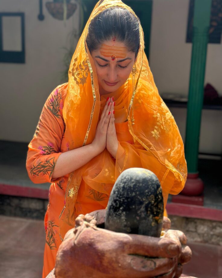 Couple Goals: Yami Gautam and Aditya Dhar pray to lord Shiva and Durga on special occasion, see latest photos 794879