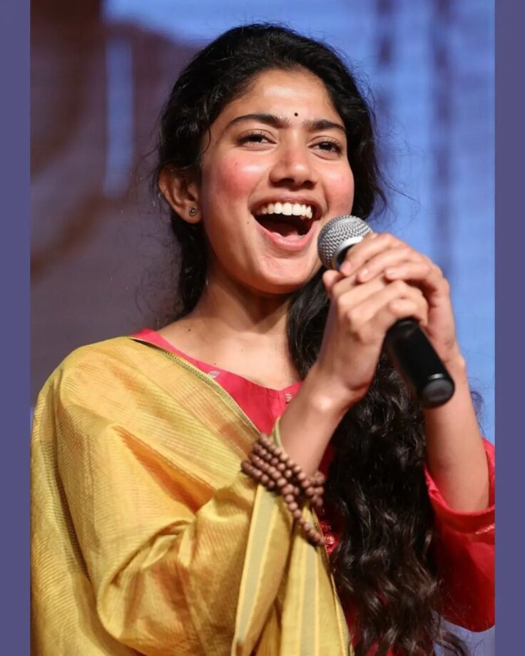 'Crush Of The Nation' Sai Pallavi and her best smiling moments 800654