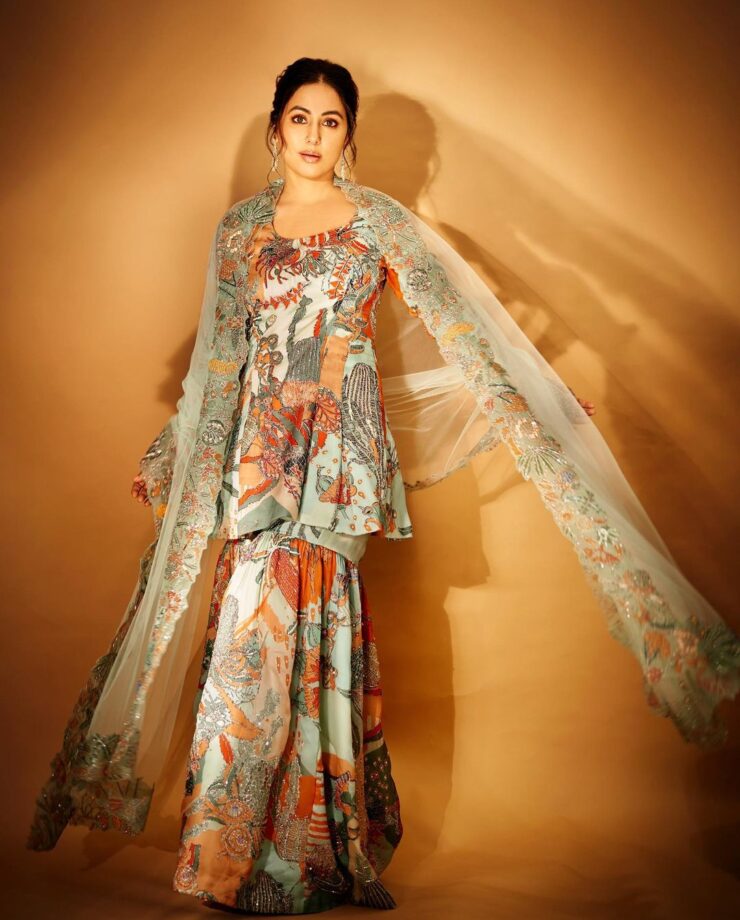 Hina Khan Inspired Moody Printed Summer Outfits Is Must See! 798594