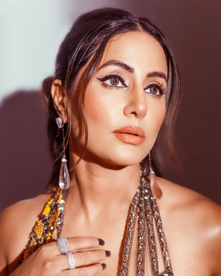 Hina Khan owns the plunge neckline like a boss with gold shimmers, see pics 802390