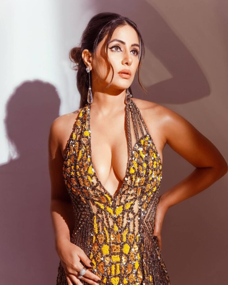 Hina Khan owns the plunge neckline like a boss with gold shimmers, see pics 802393