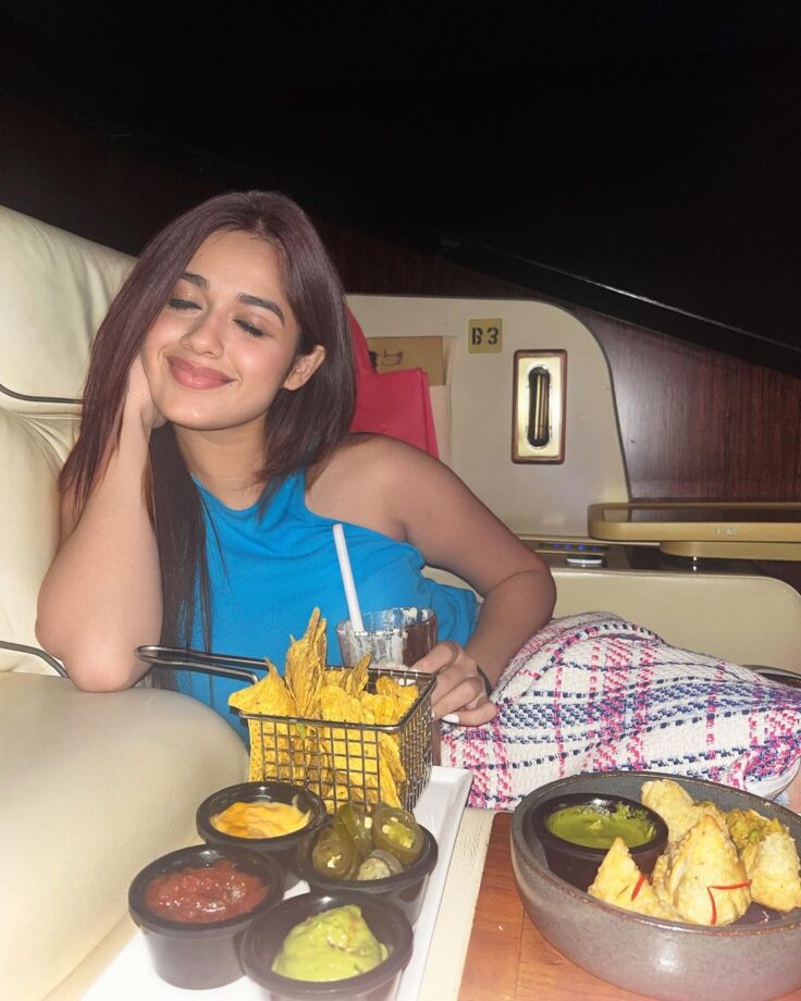 Jannat Zubair Proves That She Is The Biggest Foodie One Can Find; Check Here 797951