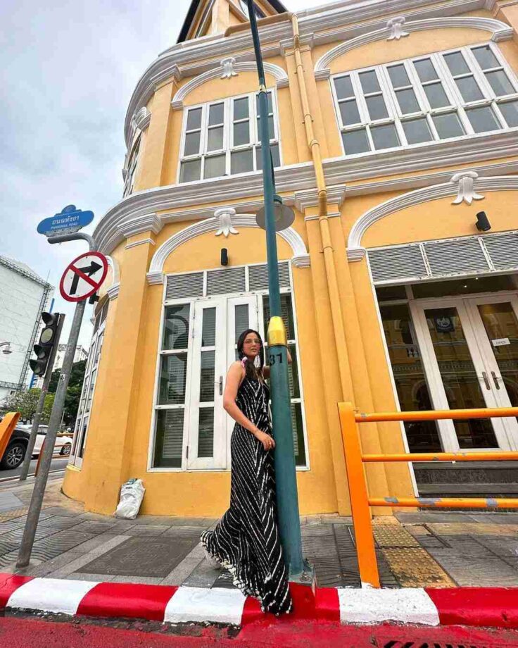 Jasmin Bhasin's Throwback Old Town Vibes In Phuket, See Photos 794112