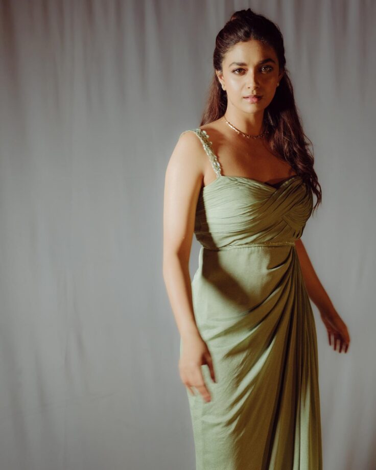 Keerthy Suresh Looks Gorgeous In Green Gown, Shriya Saran Feels Hot 802732