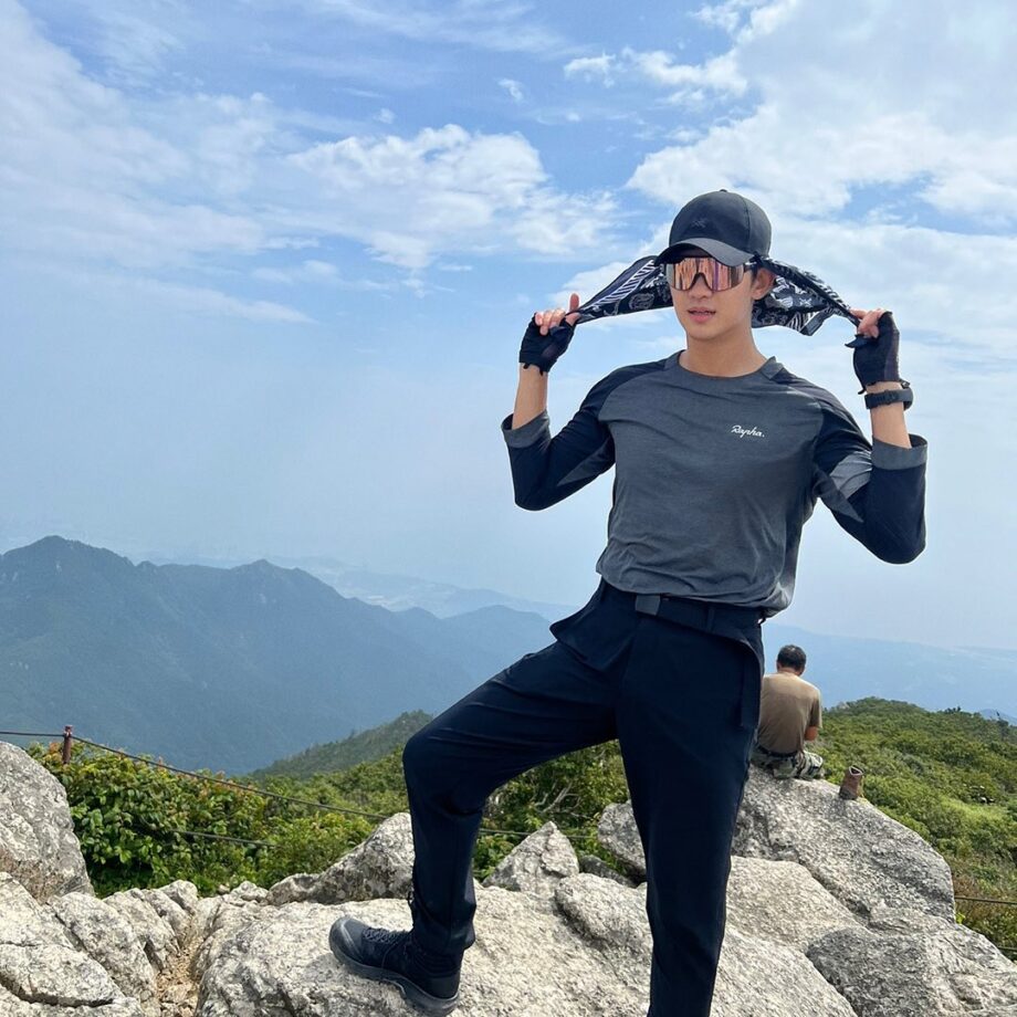 Kim Soo Hyun's Quirky Poses Is A Must See; Check Out 799541