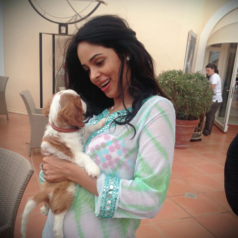 Mallika Sherawat’s ‘weekending’ is all about naturewalk, see pictures 795135