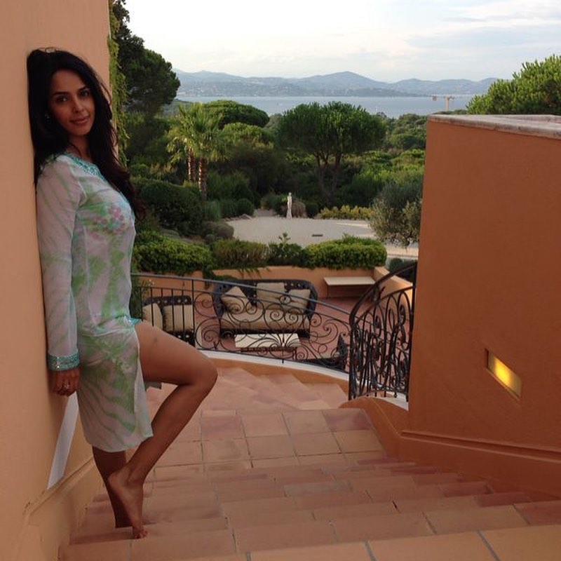 Mallika Sherawat’s ‘weekending’ is all about naturewalk, see pictures 795136