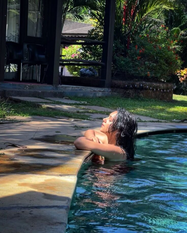 Mallika Singh Chills As She Enjoys At The Swimming Pool; Check Here 800114