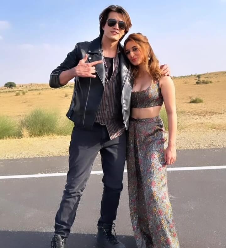 Mohsin Khan poses with gorgeous actress, can you guess who? 797217