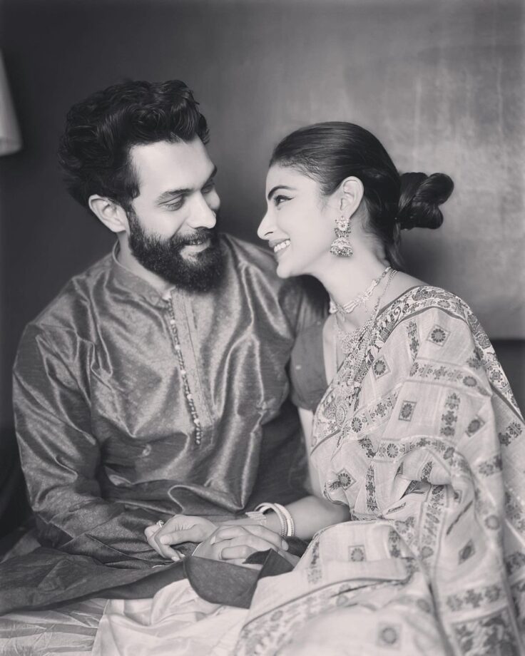 Mouni Roy And Husband Suraj Nambiar Get Lost In Each Other’s Romantic Eyes, Check Photos 799667