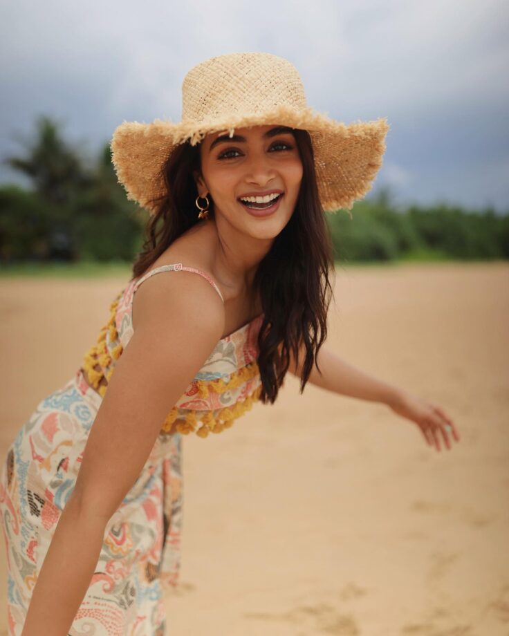 Pooja Hegde enjoys 'me time' in Bentota Beach at Sri Lanka, see latest snaps 802981