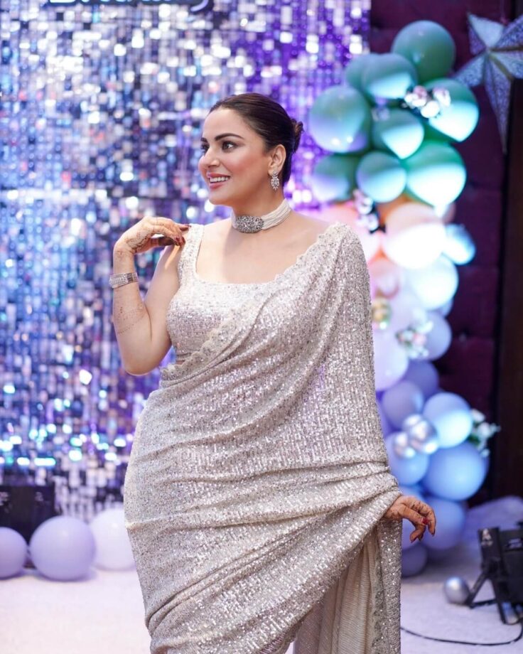 Shraddha Arya Can't Style Her Saree Look Without This One Thing, Check Now 795737