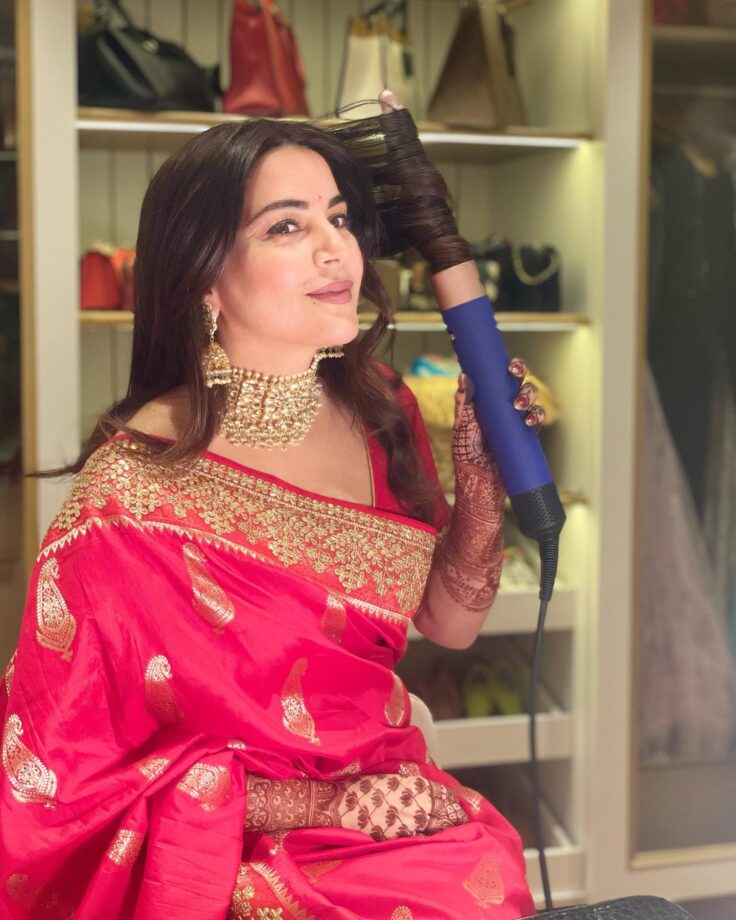 Shraddha Arya Can't Style Her Saree Look Without This One Thing, Check Now 795742