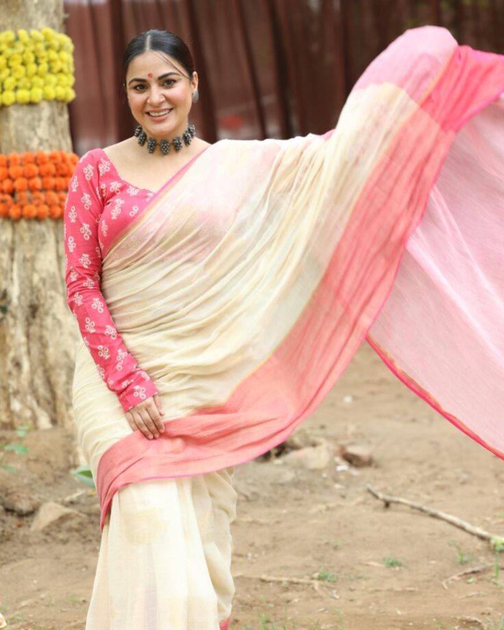 Shraddha Arya Can't Style Her Saree Look Without This One Thing, Check Now 795716